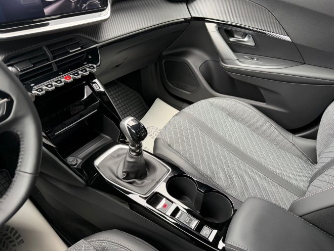 Peugeot 2008, Peugeot 2008 ALLURE PureTech 100k MAN6, barva černá