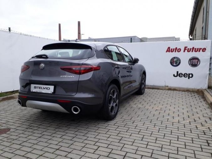 Alfa Romeo Stelvio, 2.0 200PS Super benzín 4x4 AT, barva šedá