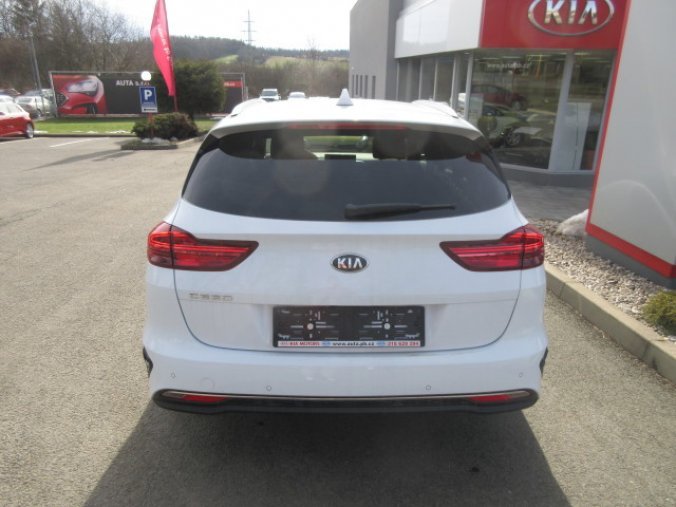 Kia Ceed, 1.5 T-GDi TOP, barva bílá