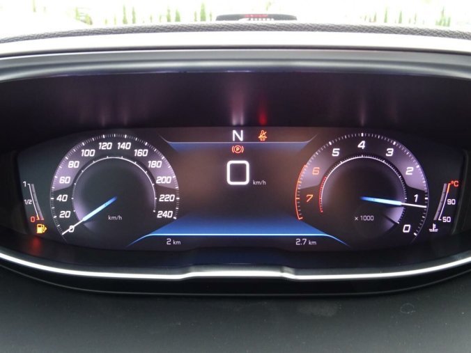 Peugeot 3008, Peugeot 3008 ALLURE PACK 1.2  130k EAT8, barva červená