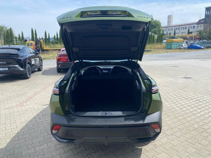Peugeot 408, Peugeot 408 ALLURE Hybrid 145 e-DCS6, barva oranžová