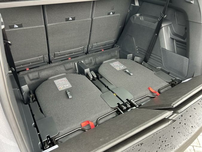Peugeot 5008, Peugeot 5008 Active Pack 1.5 BlueHDi EAT8, barva šedá