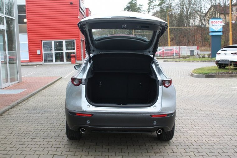 Mazda CX-30, SKYACTIV-G, barva stříbrná