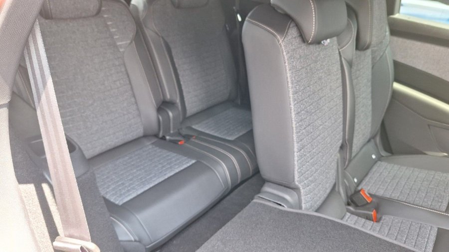 Peugeot 5008, Peugeot 5008 ALLURE Hybrid 145 e-DCS6, barva bílá