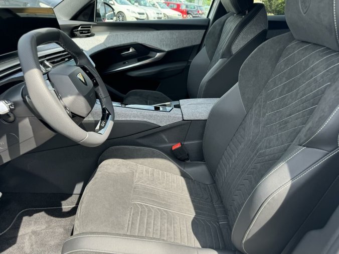 Peugeot 3008, Peugeot 3008 E-GT, barva bílá