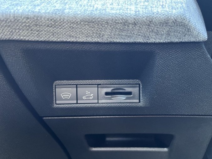 Peugeot 3008, Peugeot 3008 GT Hybrid 136 e-DCS6, barva bílá