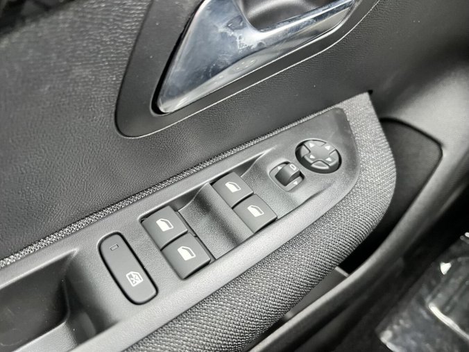 Peugeot 208, Peugeot 208 STYLE PureTech 100k MAN6, barva šedá
