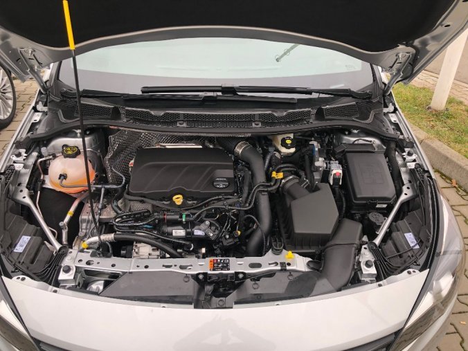 Opel Astra, "K" ULTIMATE 1.2 Turbo 81kw, barva stříbrná