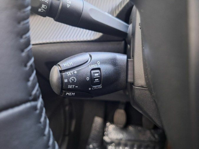 Peugeot 208, Peugeot 208 ALLURE 1.2 PT 100k MAN6, barva bílá