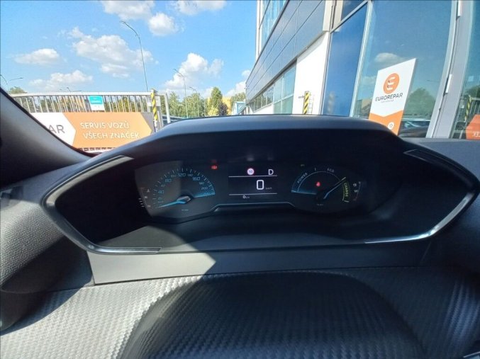 Peugeot 2008, Peugeot 2008 1,2 STYLE Hybrid 145 e-DCS6, barva bílá