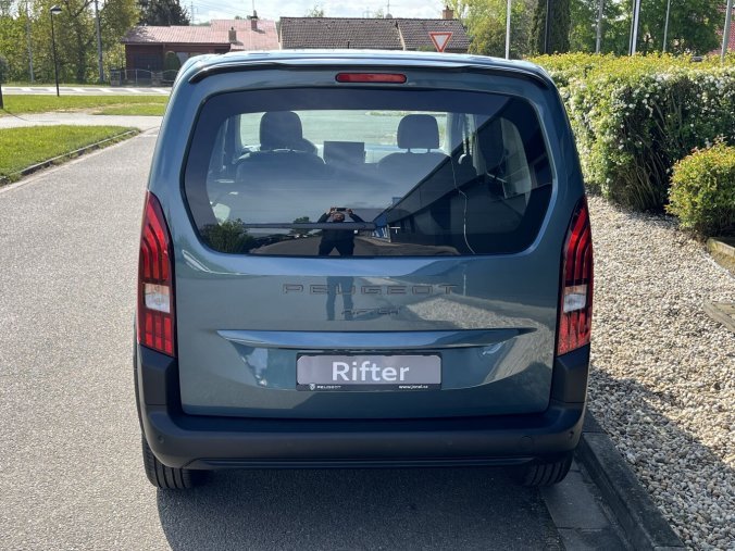 Peugeot Rifter, Peugeot Rifter LONG ALLURE BlueHDi 130 S&S EAT8 s homologací N1, barva modrá