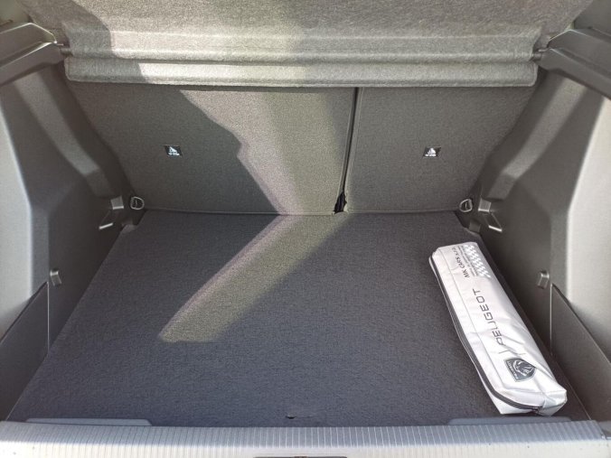 Peugeot 2008, Peugeot 2008 ALLURE 1.2 PureTech 100k Grip, barva modrá