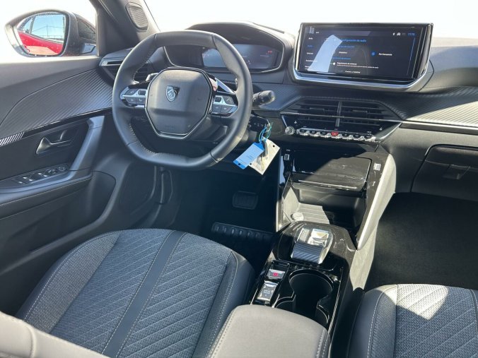 Peugeot 2008, Peugeot 2008 ALLURE Hybrid 136 e-DCS6, barva červená
