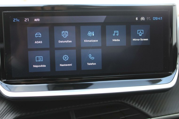 Peugeot 2008, Peugeot 2008 ALLURE Hybrid 145 e-DCS6, barva modrá