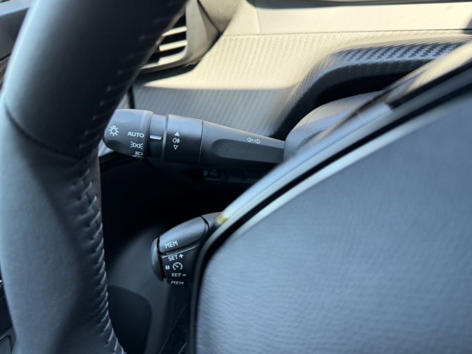 Peugeot 2008, Peugeot 2008 ALLURE Turbo 100 MAN6, barva modrá