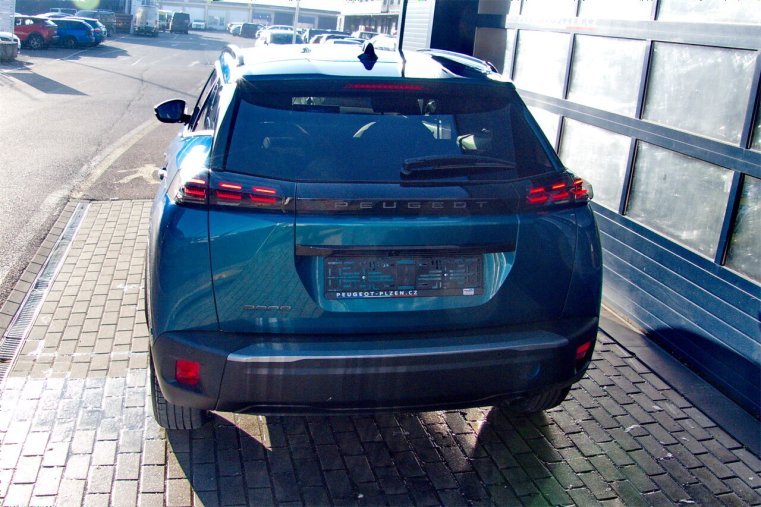 Peugeot 2008, Peugeot 2008 ALLURE PureTech 100 S&S MAN6, barva modrá