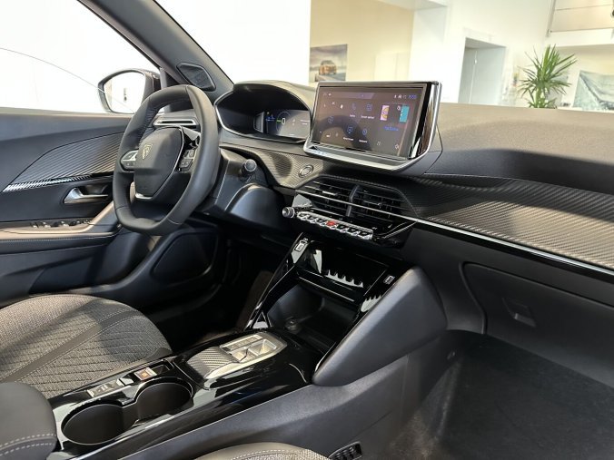 Peugeot 2008, Peugeot 2008 ALLURE 115kW, e-dojezd 405km, barva modrá