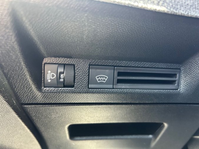 Peugeot 3008, Peugeot 3008 ALLURE Hybrid 145k e-DCS6, barva šedá