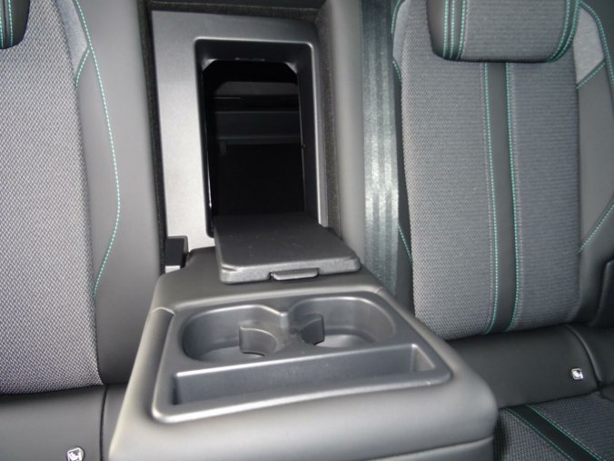 Peugeot 408, Peugeot 408 ALLURE Hybrid 145k e-DCS6, barva šedá