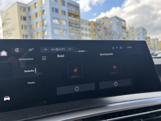 Peugeot 5008, Peugeot 5008 ALLURE Hybrid 145k e-DCS6, barva bílá