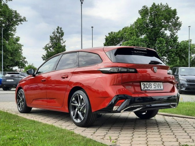 Peugeot 308, Peugeot 308 SW ALLURE 1,5 BHDi 130k EAT8, barva červená