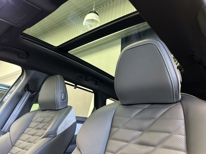 Peugeot 5008, Peugeot 5008 E-5008 GT - masážní sedadla, barva šedá