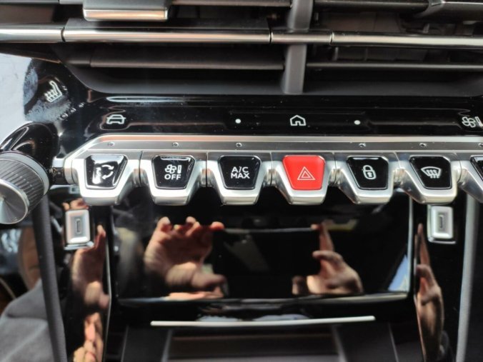 Peugeot 2008, Peugeot 2008 ALLURE 1.2 136k HY AUTOMAT, barva šedá