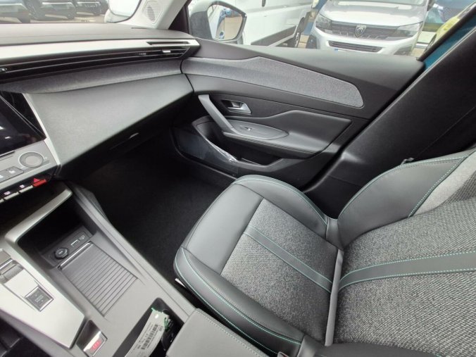 Peugeot 408, Peugeot 408 ALLURE Hybrid 136 e-DCS6, barva modrá