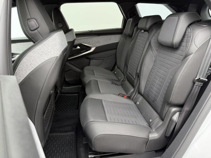 Peugeot 5008, Peugeot 5008 GT e-DCS6 Hybrid, barva bílá