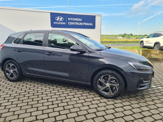 Hyundai i30, 1,5i 81 kW MT, barva šedá