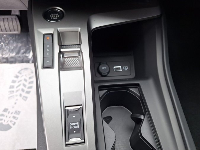 Peugeot 408, Peugeot 408 ALLURE Hybrid 136 e-DCS6, barva modrá