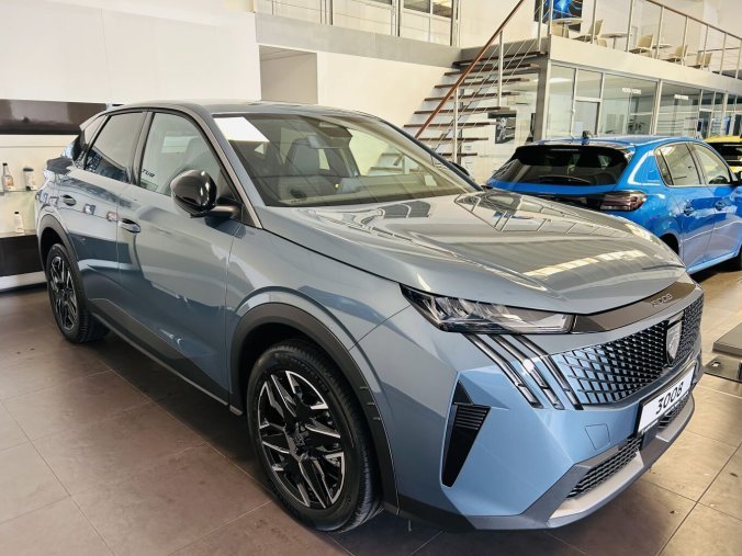 Peugeot 3008, Peugeot 3008 ALLURE Hybrid 145 e-DCS6, barva modrá