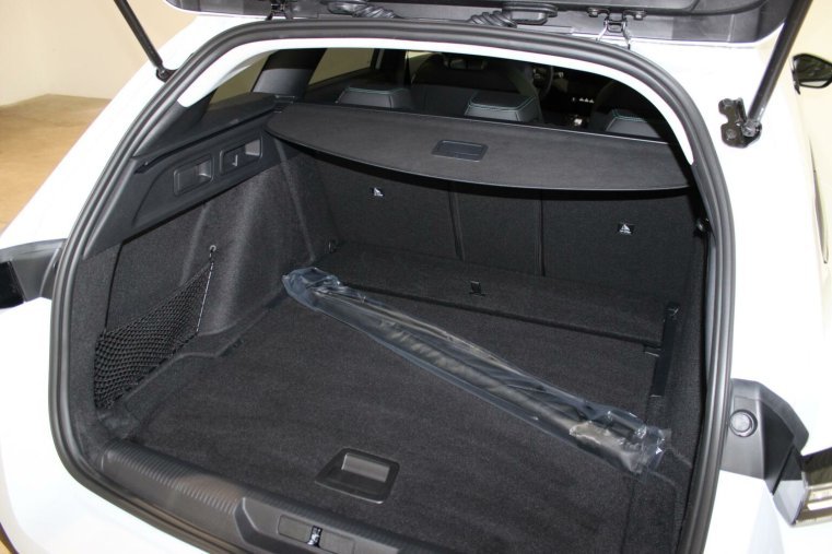 Peugeot 308, Peugeot 308 SW ALLURE Hybrid 136 e-DCS6, barva bílá