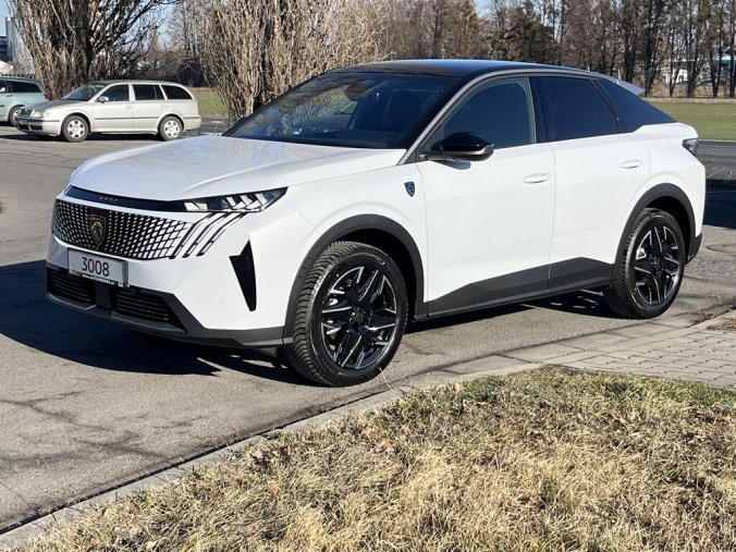 Peugeot 3008, Peugeot 3008 GT Hybrid 136 e-DCS6, barva bílá