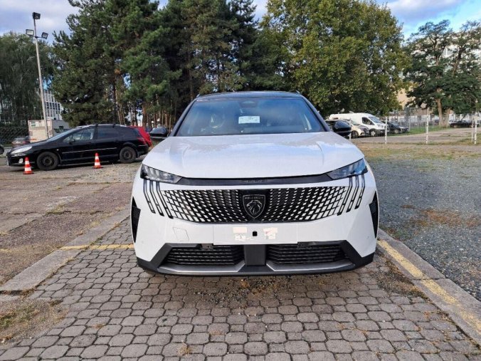 Peugeot 5008, Peugeot 5008 GT Hybrid 136 e-DCS6, barva bílá