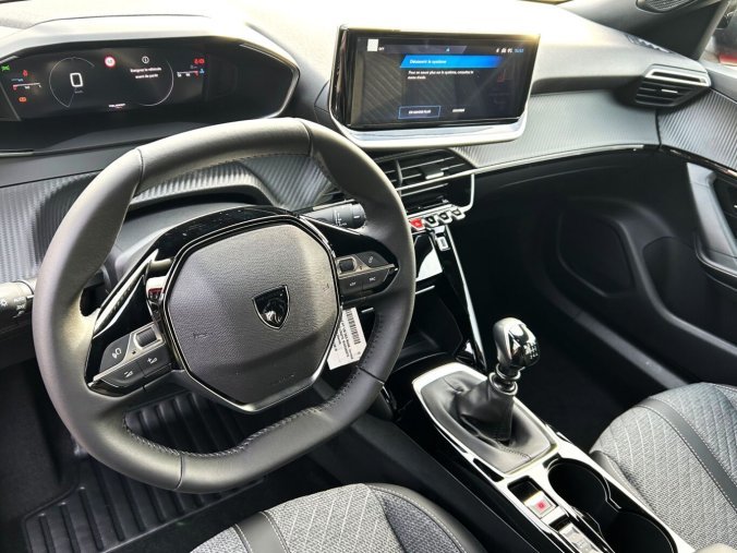Peugeot 2008, Peugeot 2008 2008 ALLURE 100k MAN6, barva červená
