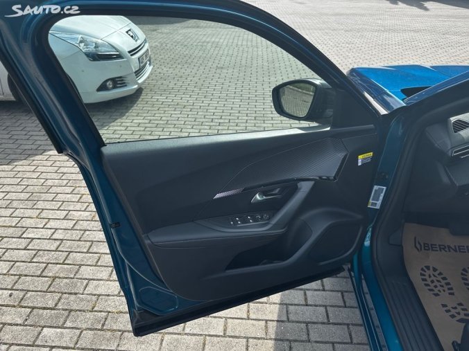 Peugeot 2008, Peugeot 2008 ALLURE PureTech 130k EAT8, barva modrá