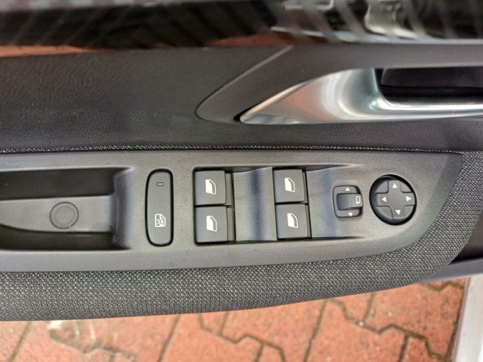 Peugeot 208, Peugeot 208 Style PureTech 1.2 7 let zár., barva šedá