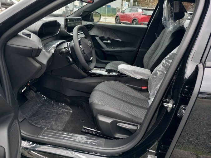 Peugeot 2008, Peugeot 2008 Allure Pack PureTech 130 S&amp, barva černá