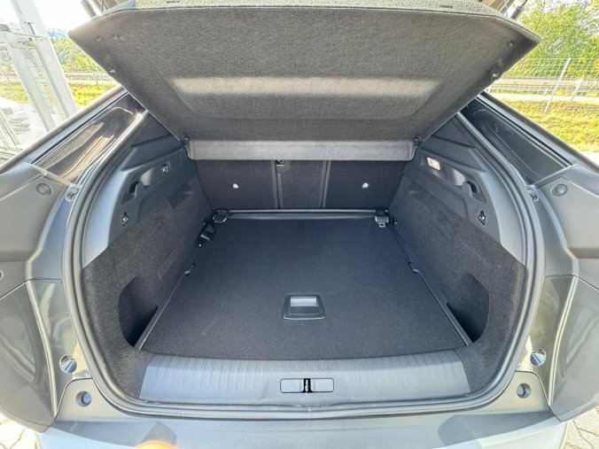 Peugeot 3008, Peugeot 3008 ALLURE Hybrid 136 e-DCS6, barva šedá