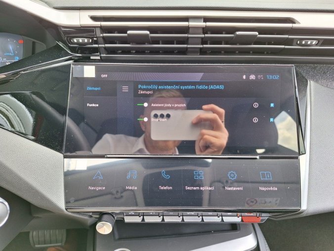 Peugeot 408, Peugeot 408 ALLURE Hybrid 145 e-DCS6, barva červená