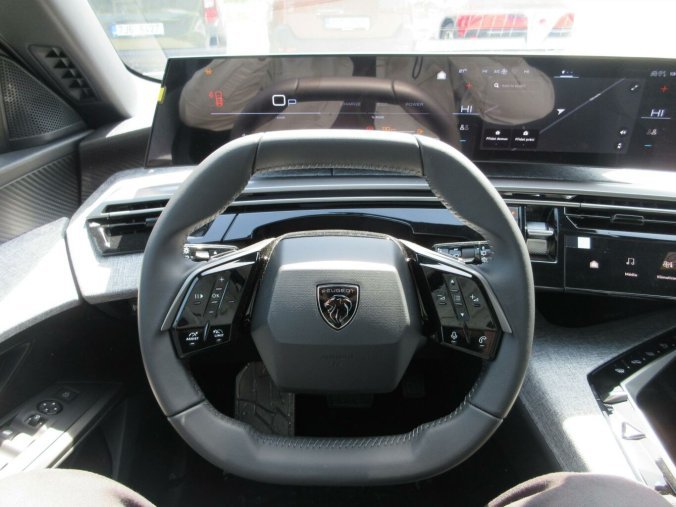 Peugeot 5008, Peugeot 5008 ALLURE Hybrid 145 e-DCS6, barva bílá