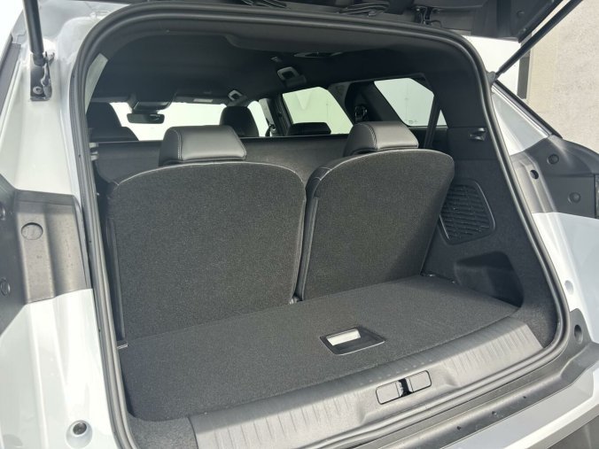 Peugeot 5008, Peugeot 5008 ALLURE Hybrid 145k e-DCS6, barva bílá