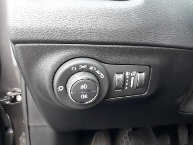 Jeep Compass, 1.3 130PS Longitude nový model, barva černá
