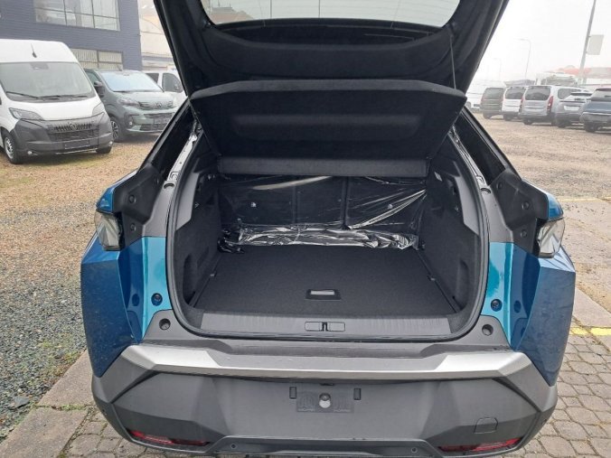 Peugeot 3008, Peugeot 3008 3008 GT Hybrid 145 e-DCS6, barva modrá