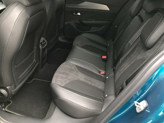 Peugeot 408, Peugeot 408 GT Hybrid e-DCS6 1,2 PureTech, barva modrá