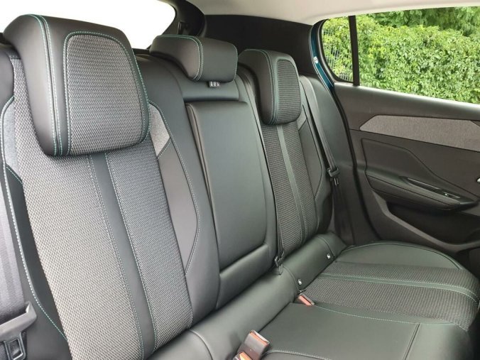 Peugeot 308, Peugeot 308 ALLURE PureTech 130 S&S MAN6, barva modrá