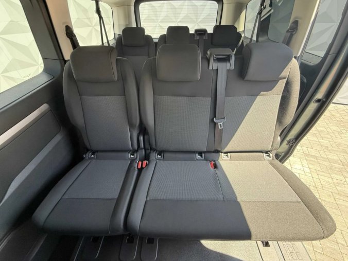 Peugeot Traveller, Peugeot Traveller Active L3 (Long) 2.2 BlueHDi 180 AT, barva zelená
