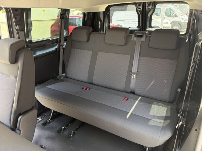 Peugeot Traveller, Peugeot Traveller Expert Combi L3 2.2 BlueHDi 150K MAN6- 9MÍST - TAŽNÉ - 3137, barva šedá