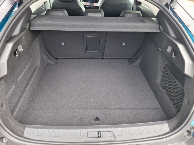 Peugeot 408, Peugeot 408 ALLURE Hybrid 136 e-DCS6, barva modrá